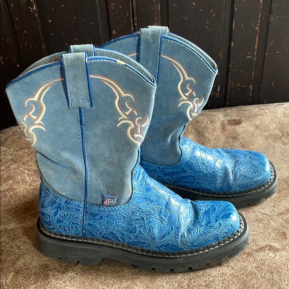 Justin Boots Shoes - Justin Women's Blue Round Toe Cowgirl Boots. Good Condition. Size 8B.